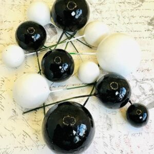 FAUX BALLS PACK OF 10(5 WHITE + 5BLACK)