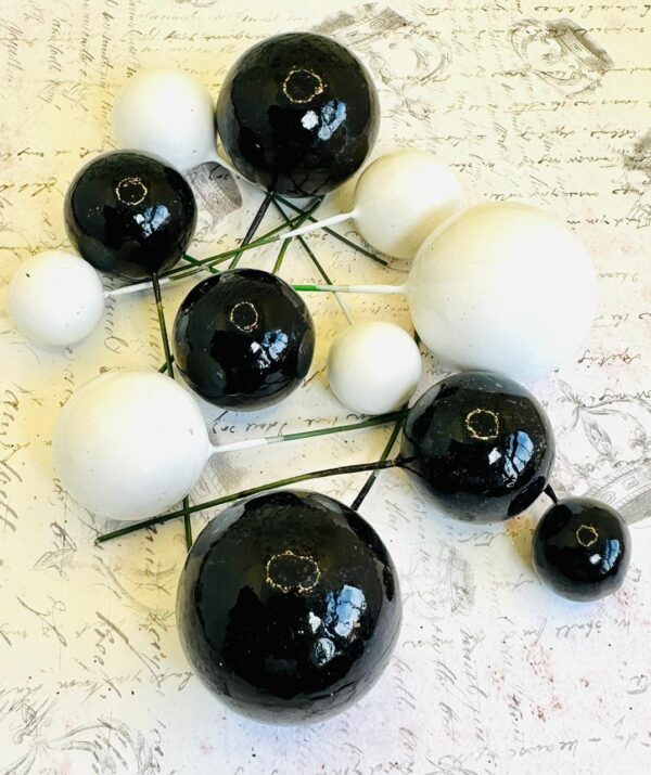 FAUX BALLS PACK OF 10(5 WHITE + 5BLACK)